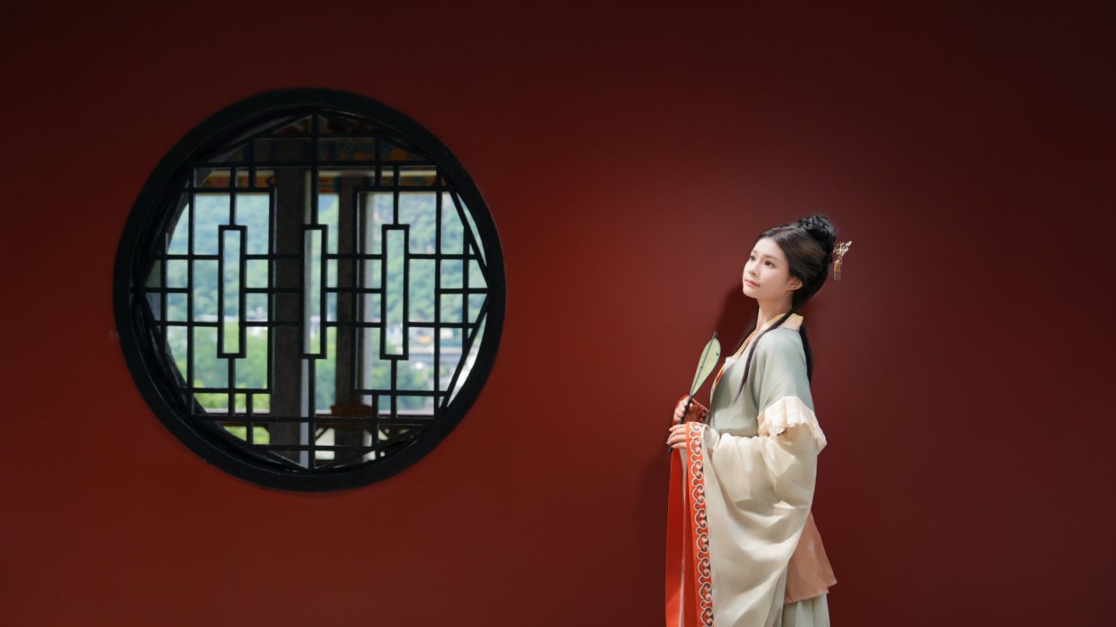 一窗藏山水，红壁遇清欢