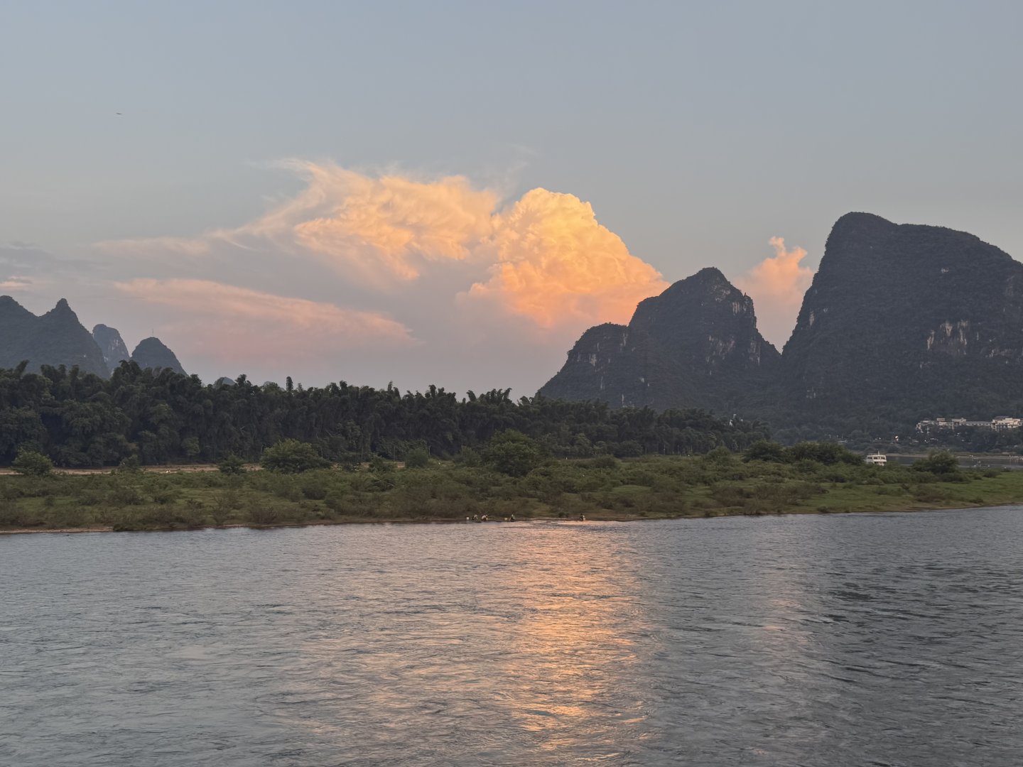縮圖：观一山晚霞，染半寸温柔