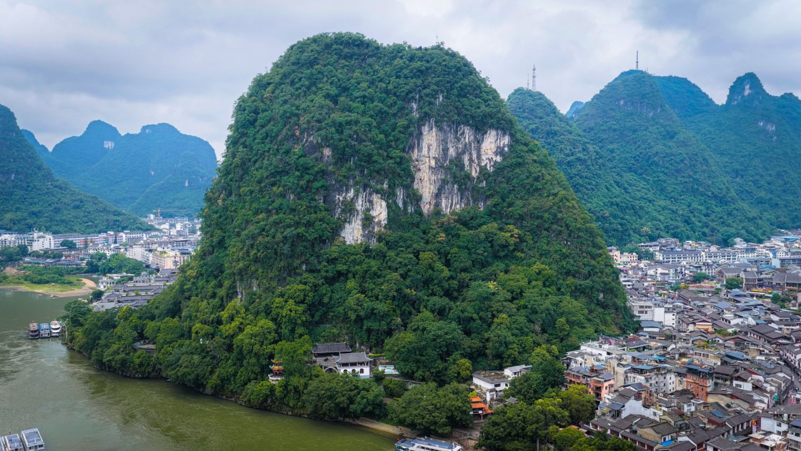 碧莲峰里住人家